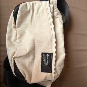 ✨NWOT✨ lululemon clean lines belt bag